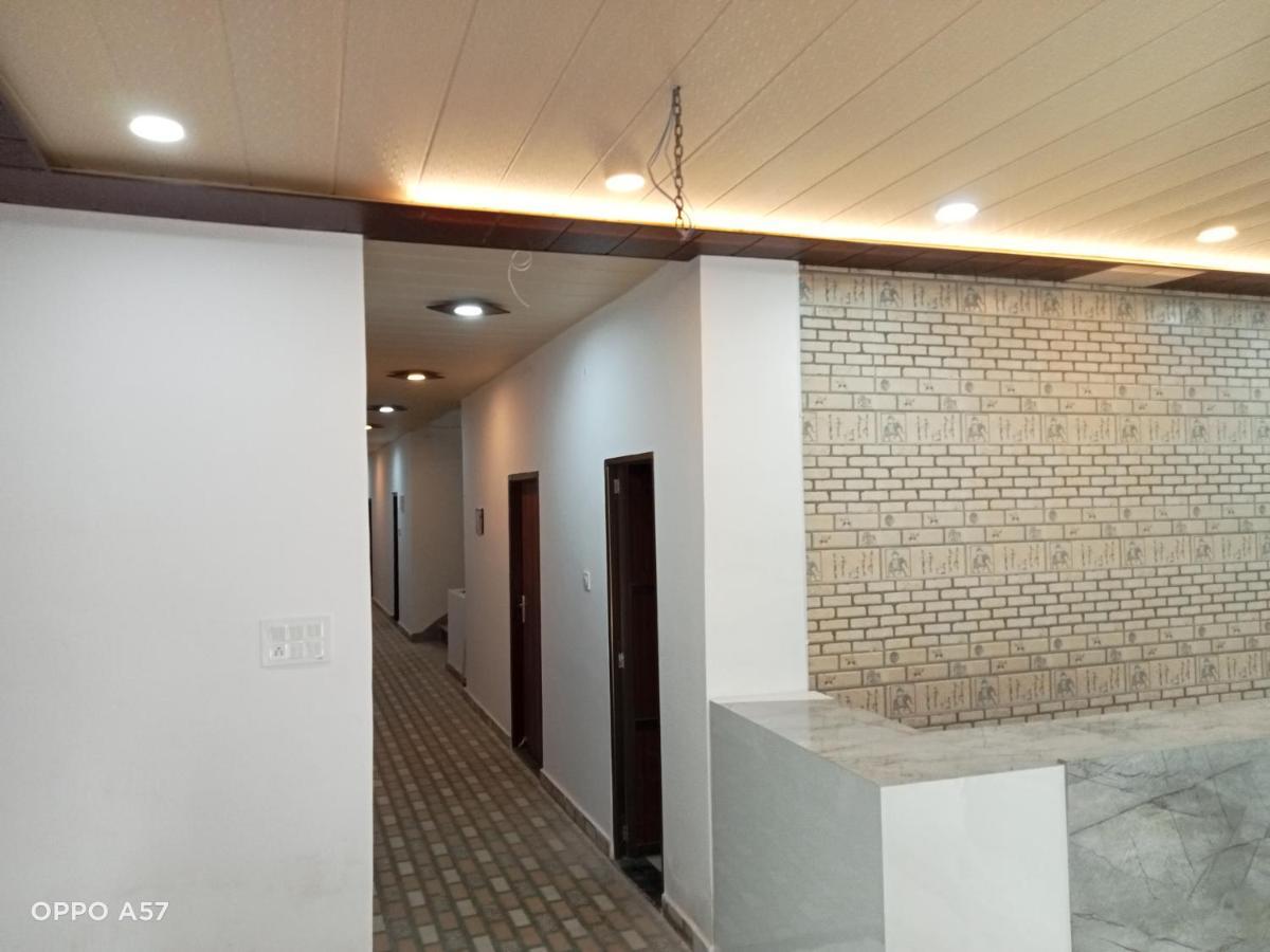 5 Petals Hotell Varanasi Eksteriør bilde