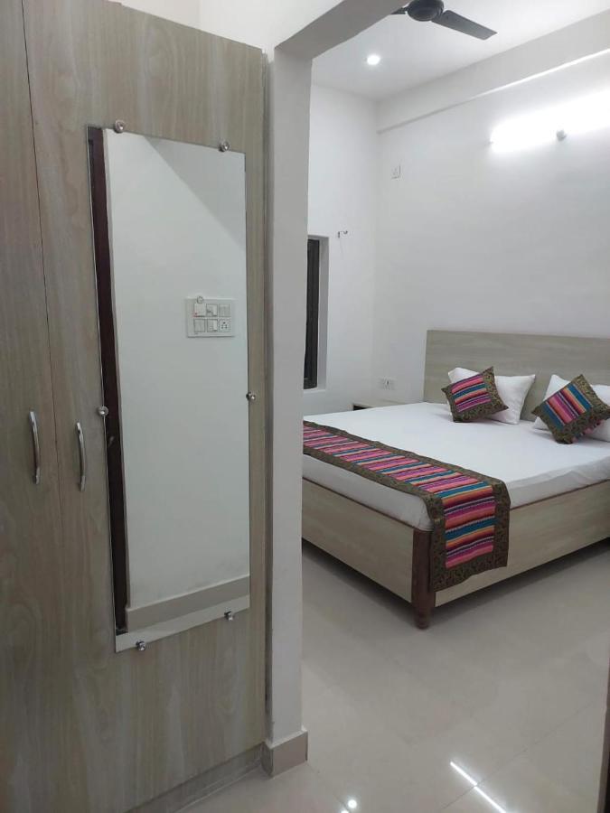 5 Petals Hotell Varanasi Eksteriør bilde